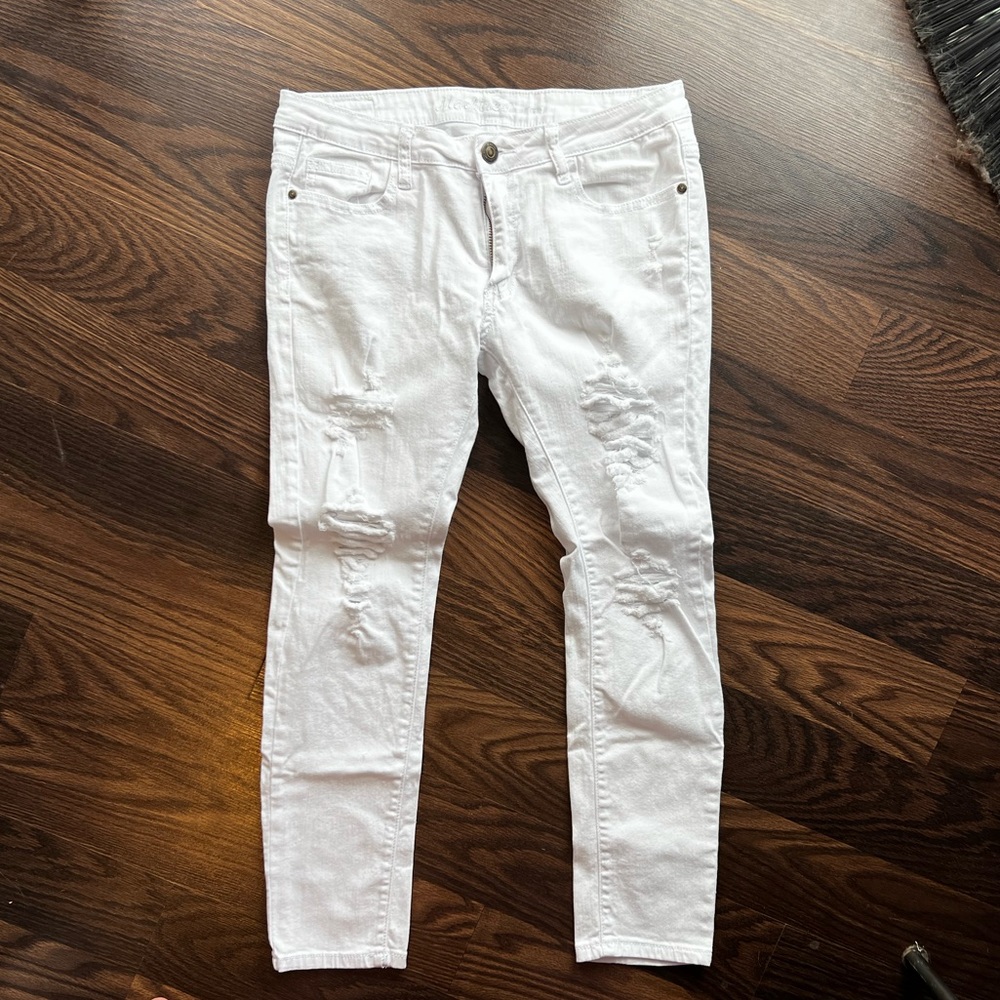 Distressed Juniors Skinny Jeans